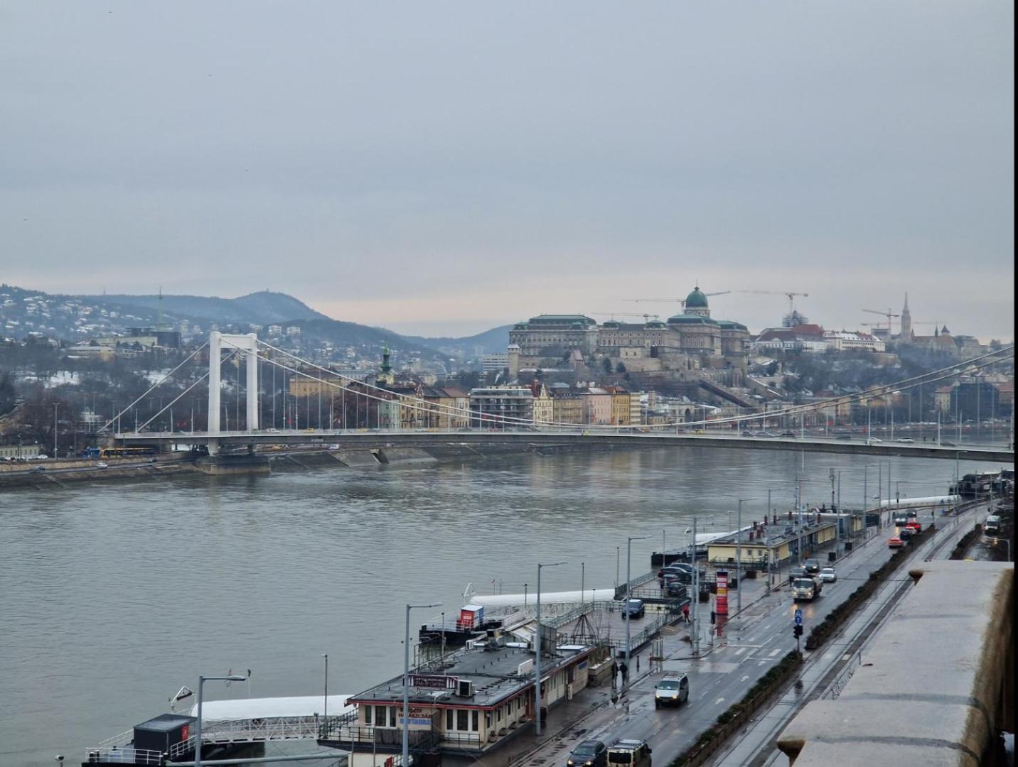 Danube Wonder View 2 Apartment